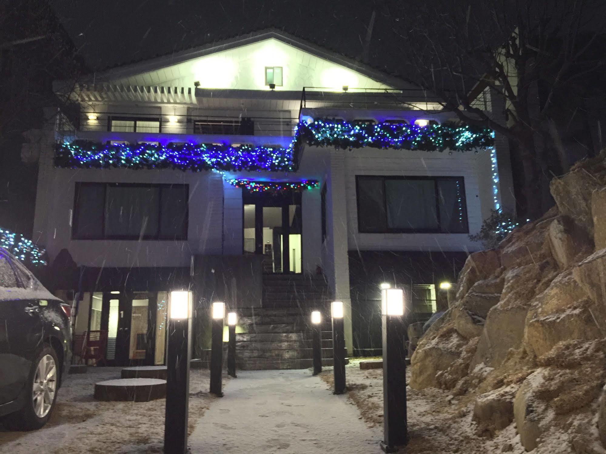 House 740 Hostel Сеул Екстериор снимка