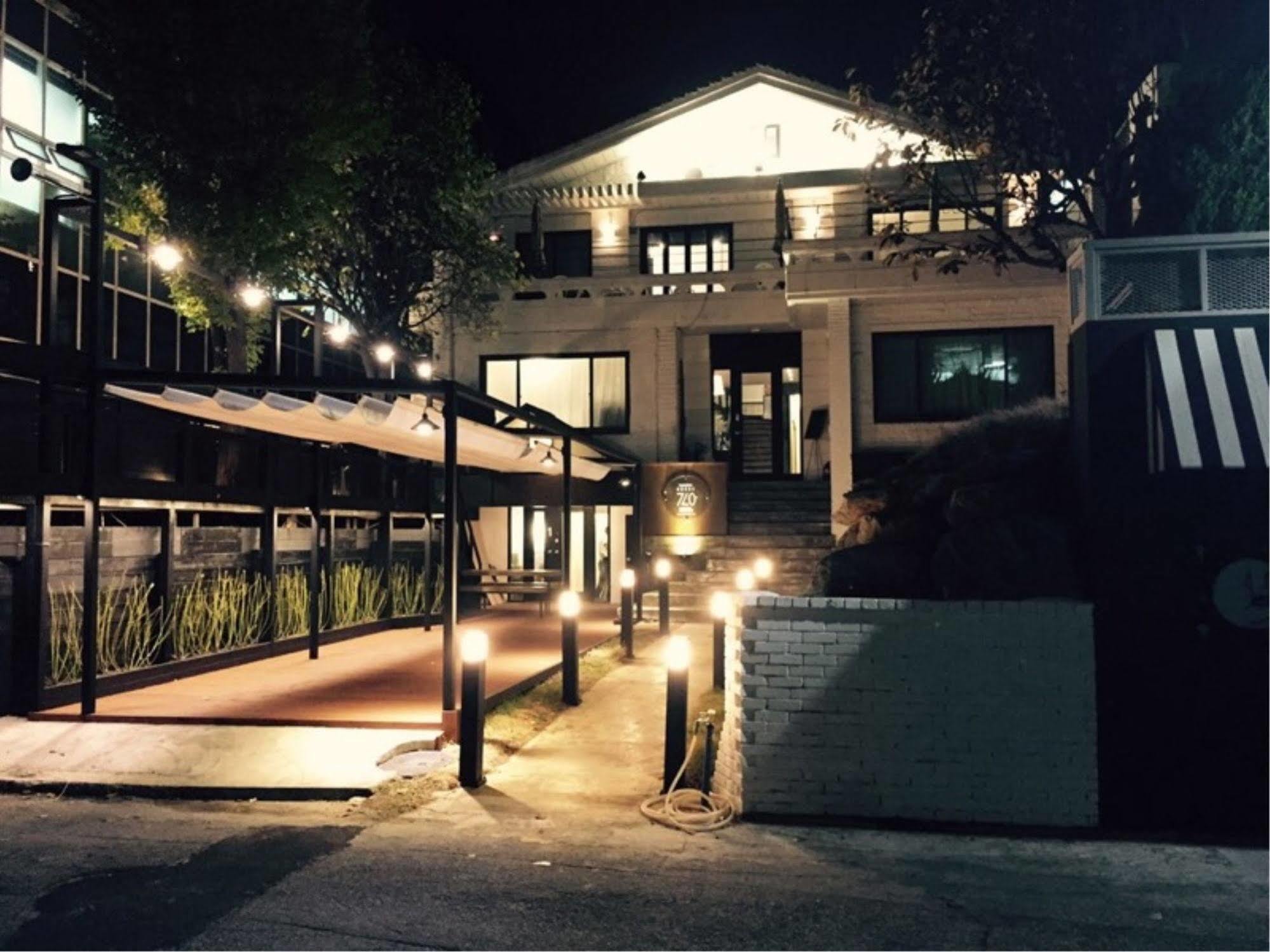 House 740 Hostel Сеул Екстериор снимка